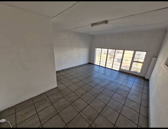 219M² WAREHOUSE TO LET IN JET PARK